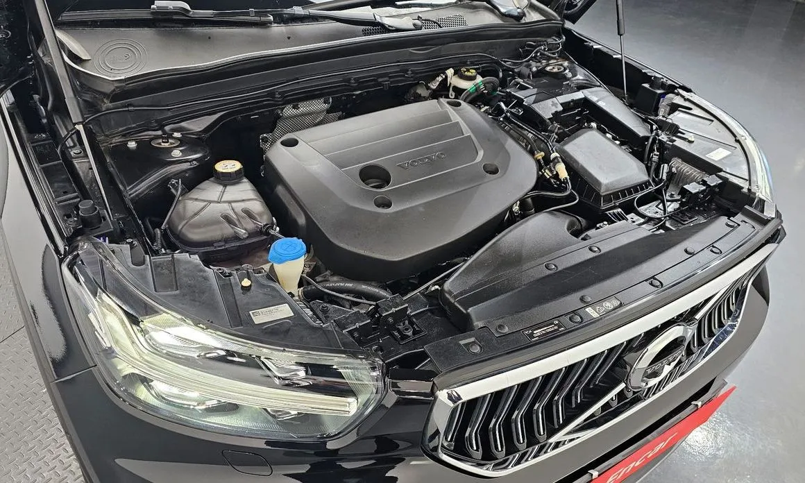 Volvo XC40 — фото 10