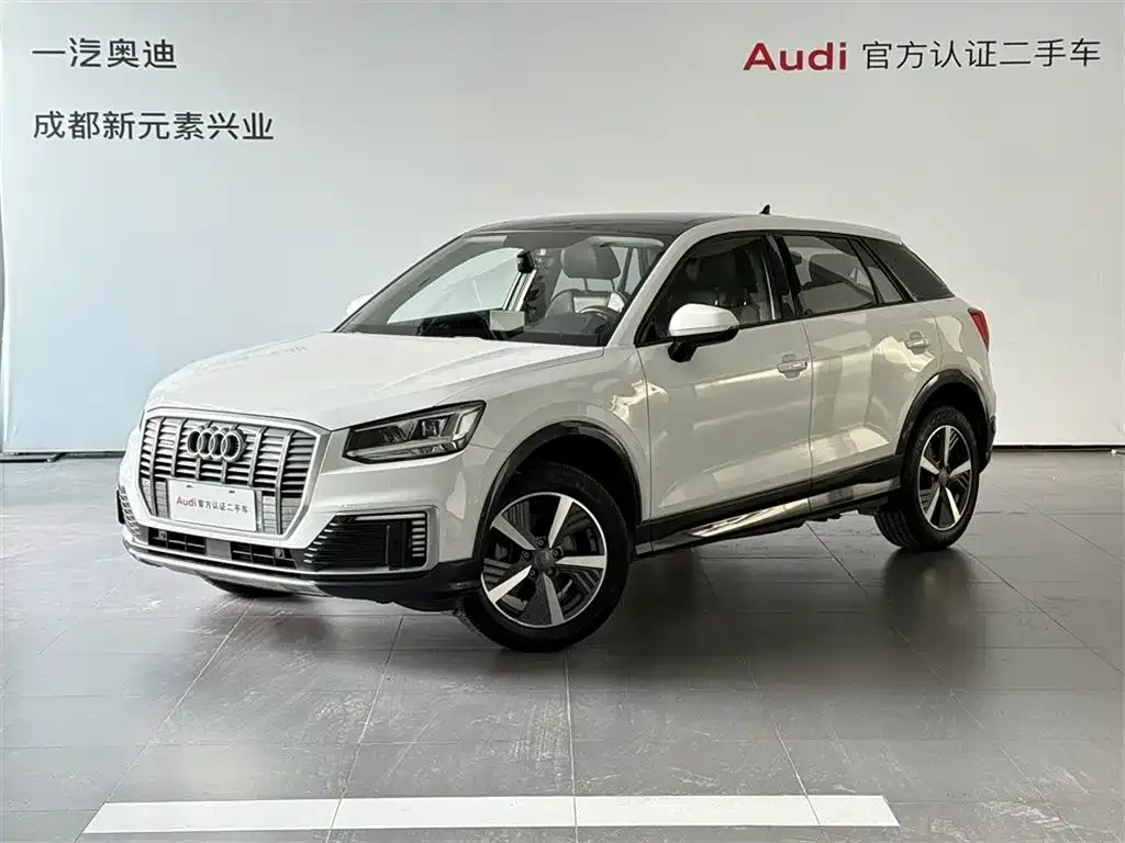 Audi Q2L e-tron — фото 1
