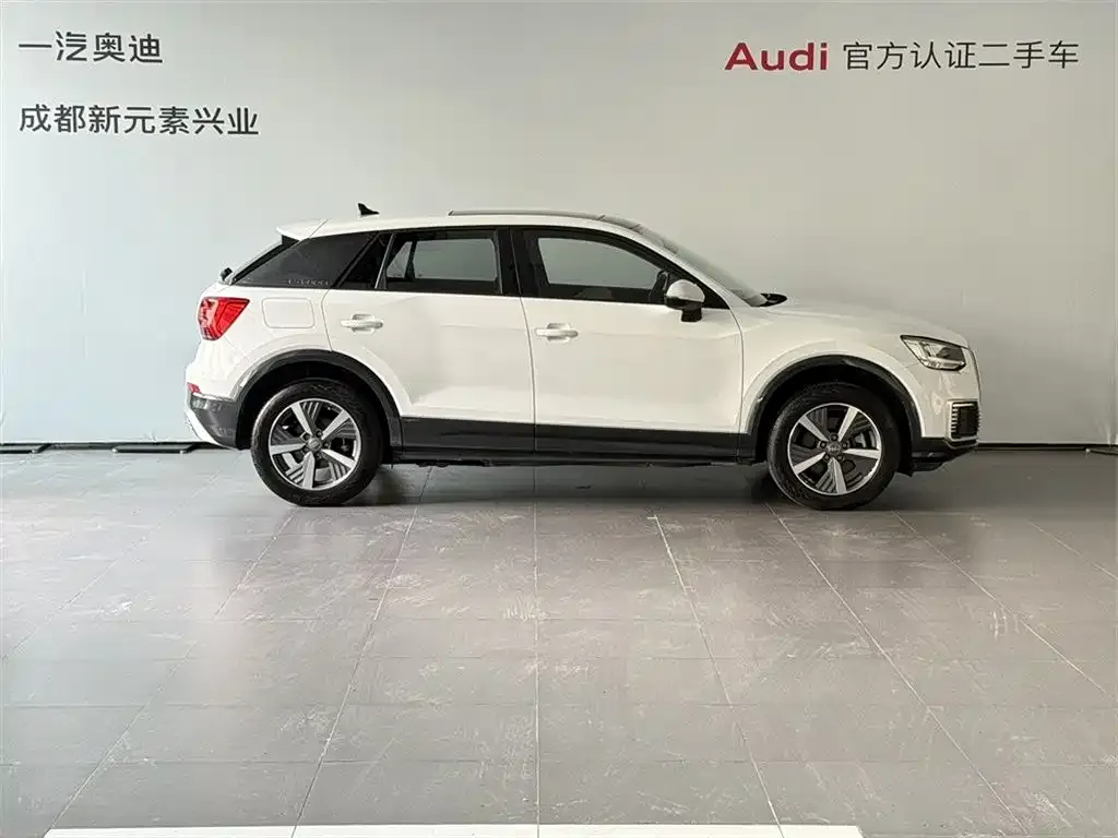 Audi Q2L e-tron — фото 8