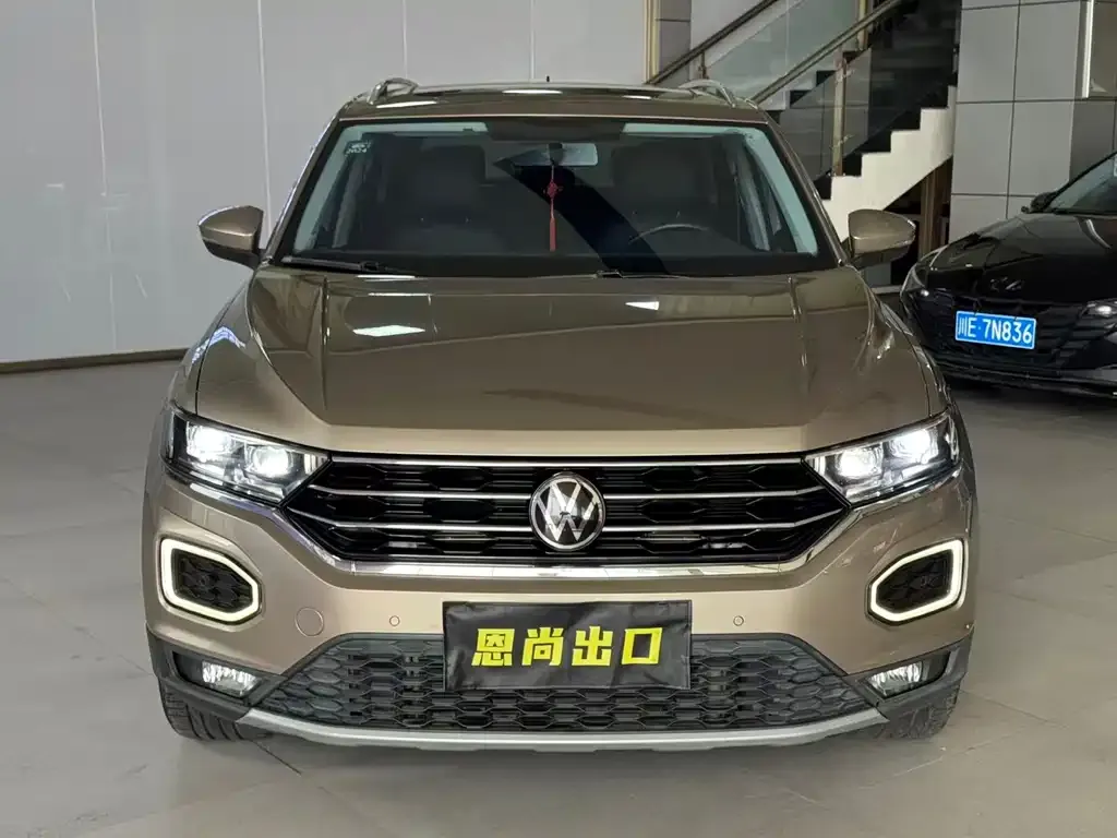 Volkswagen T-Roc — фото 10