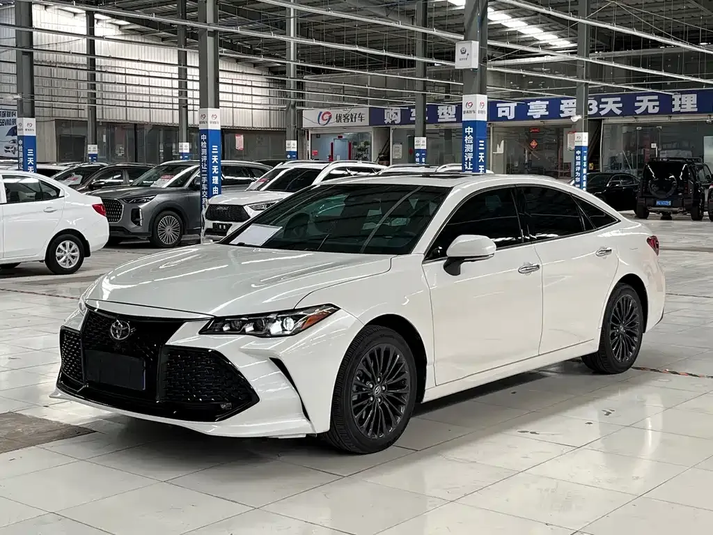 Toyota Avalon — фото 1