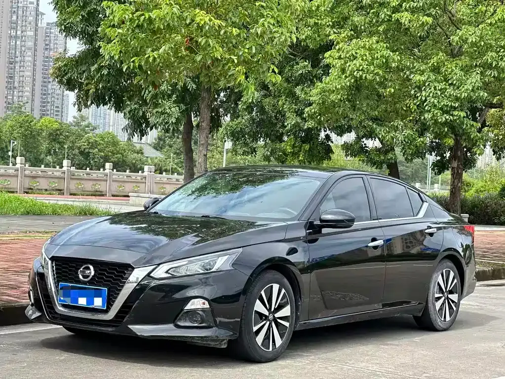 Nissan Teana — фото 1