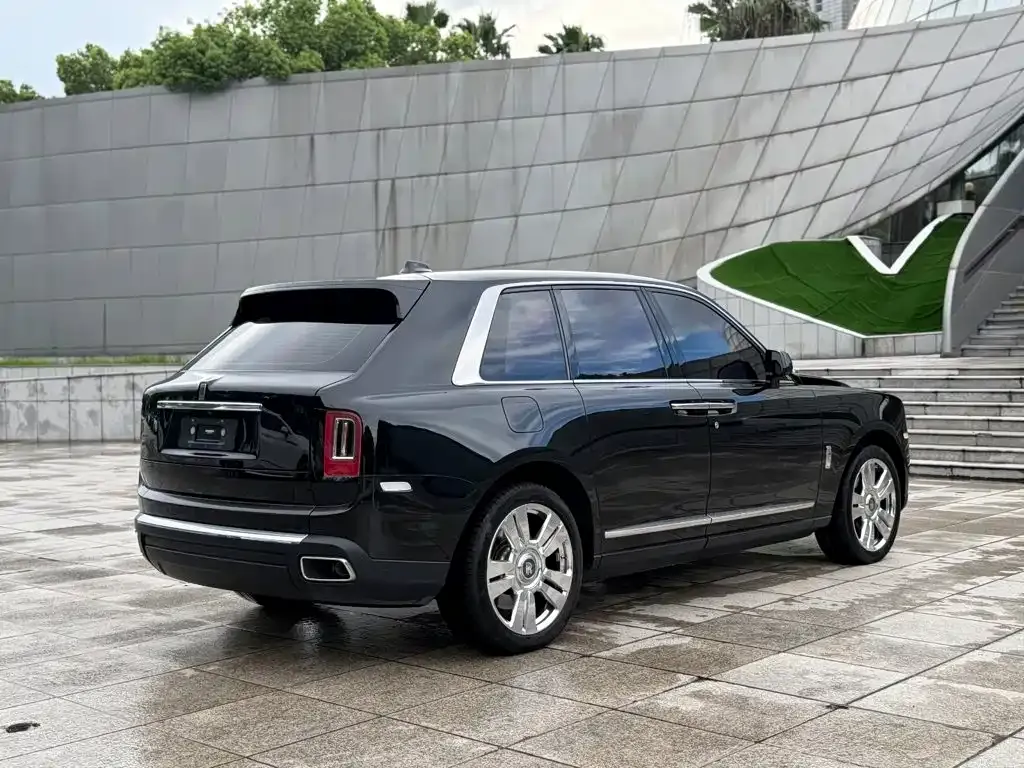 Rolls-Royce Cullinan — фото 10