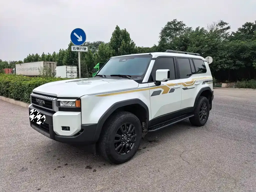 Toyota Prado — фото 1