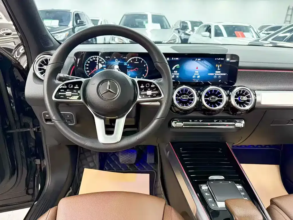 Mercedes-Benz GLB — фото 9