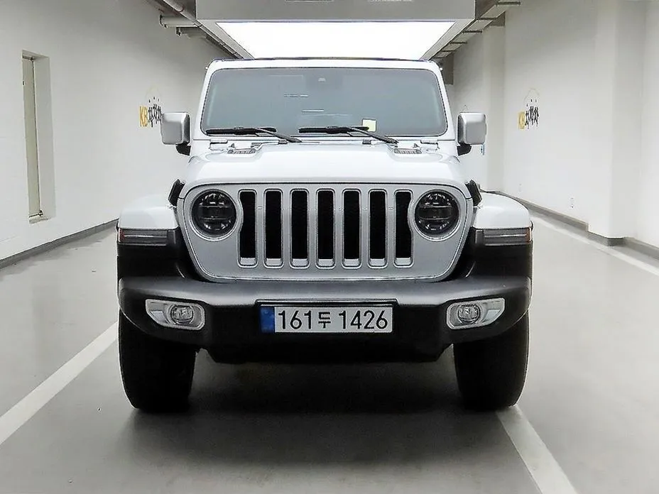 Jeep Wrangler — фото 1