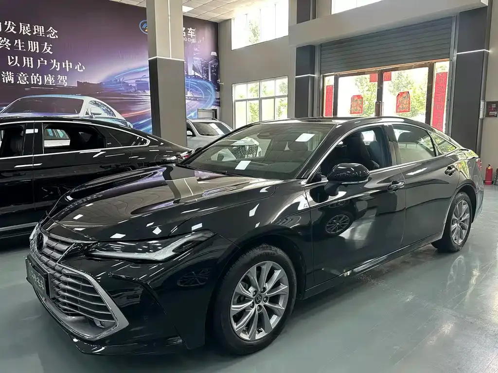 Toyota Avalon — фото 1
