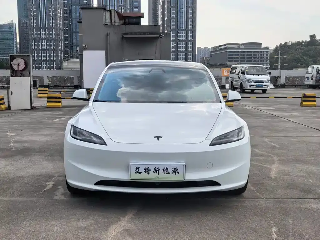 Tesla Model 3 — фото 4