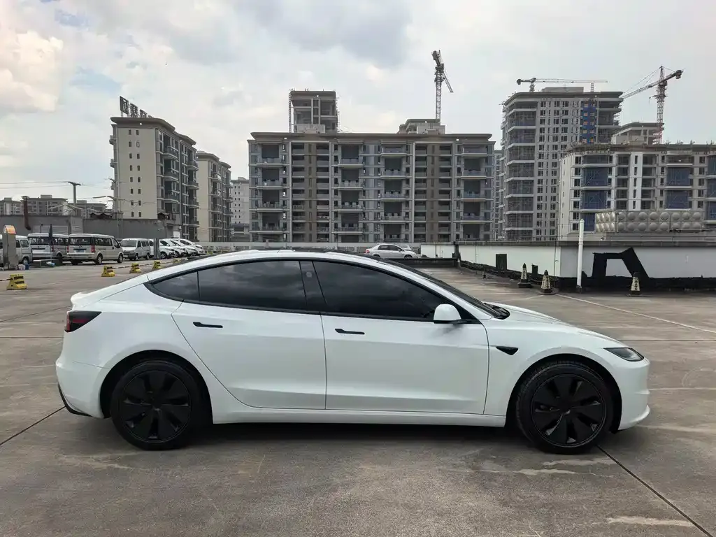 Tesla Model 3 — фото 9