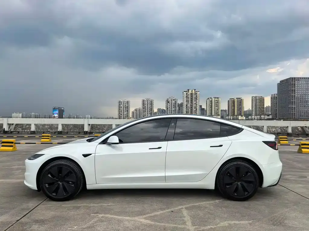 Tesla Model 3 — фото 5