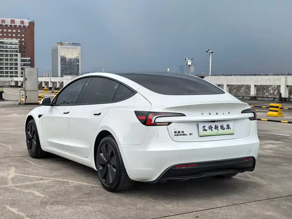 Tesla Model 3 — фото 6
