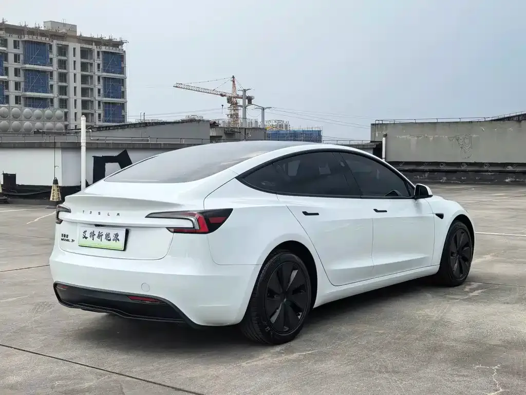Tesla Model 3 — фото 10