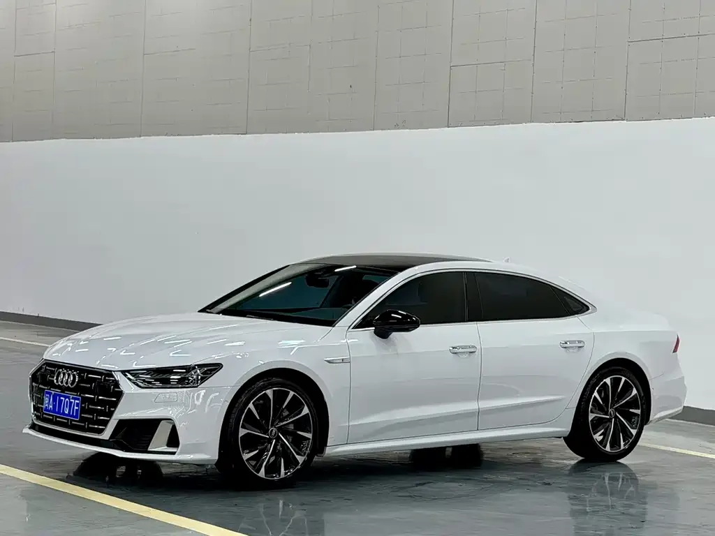 Audi A7L — фото 1