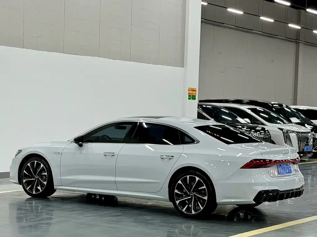 Audi A7L — фото 9