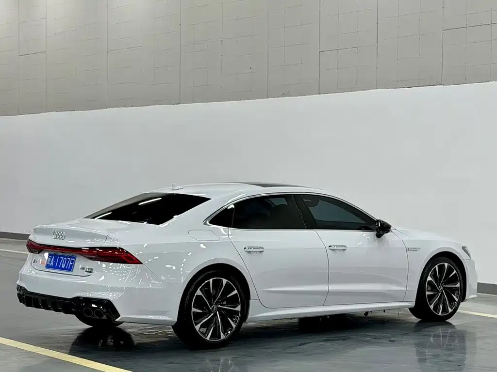 Audi A7L — фото 5