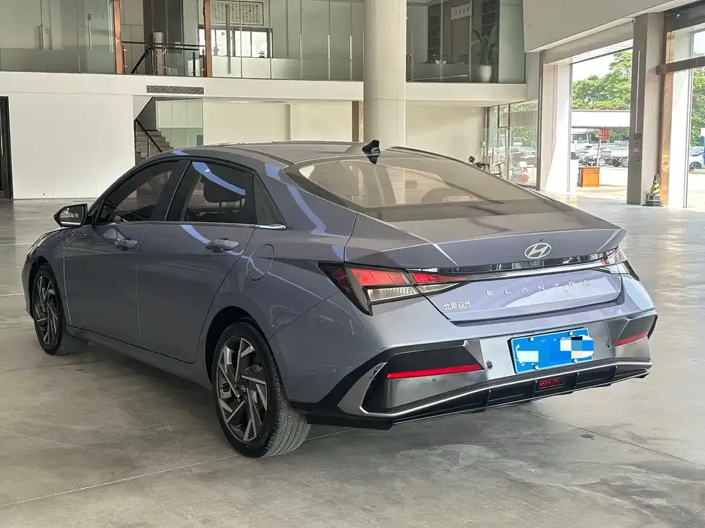 Hyundai Elantra — фото 5
