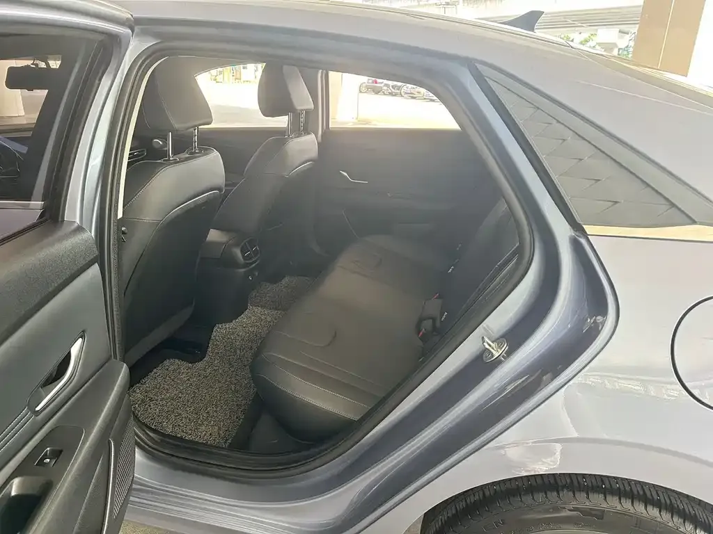 Hyundai Elantra — фото 4