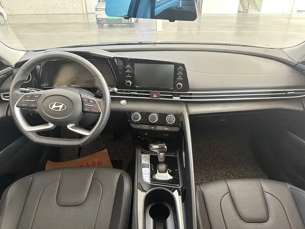 Hyundai Elantra — фото 3