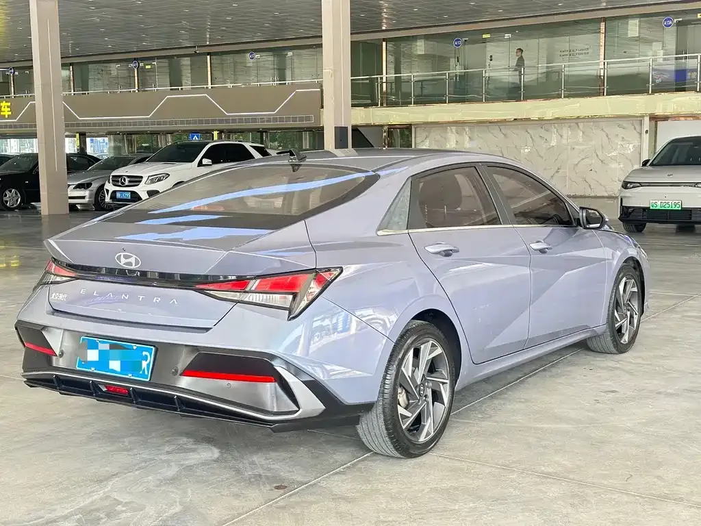 Hyundai Elantra — фото 8