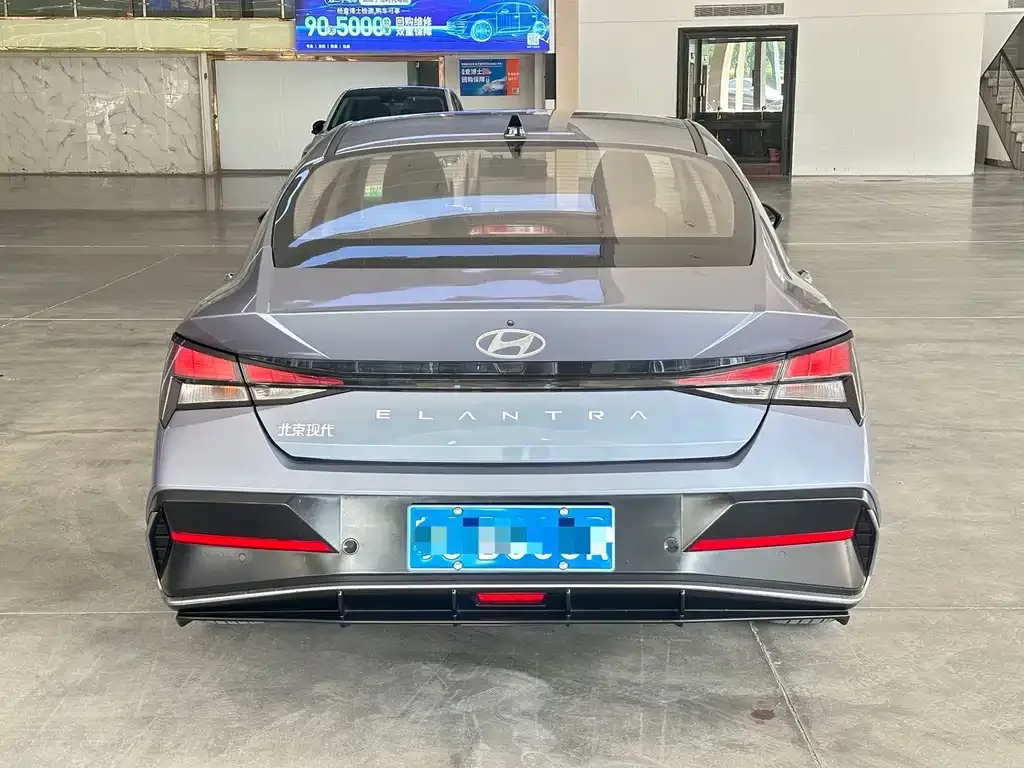 Hyundai Elantra — фото 6