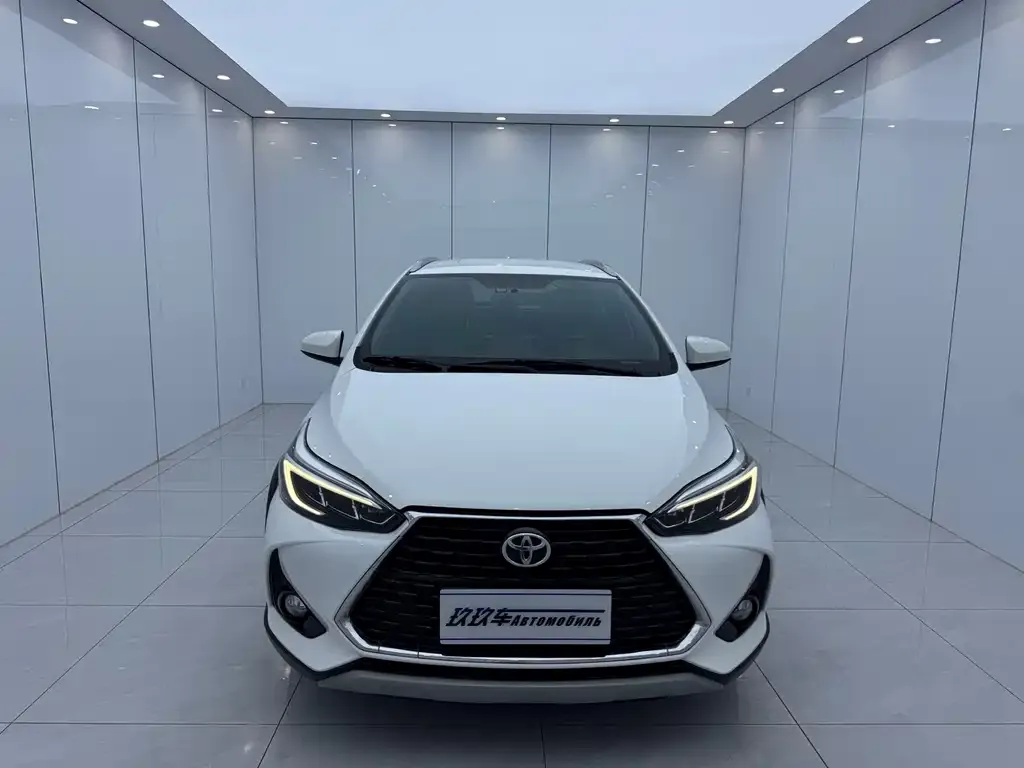 Toyota Yaris L — фото 4