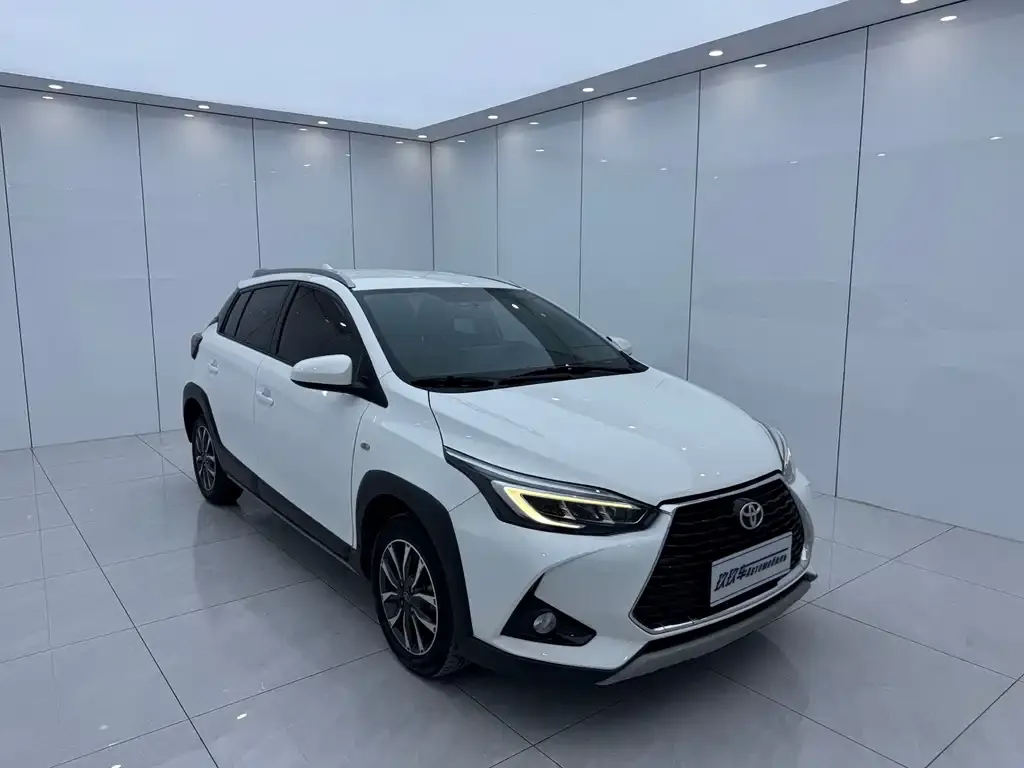 Toyota Yaris L — фото 3