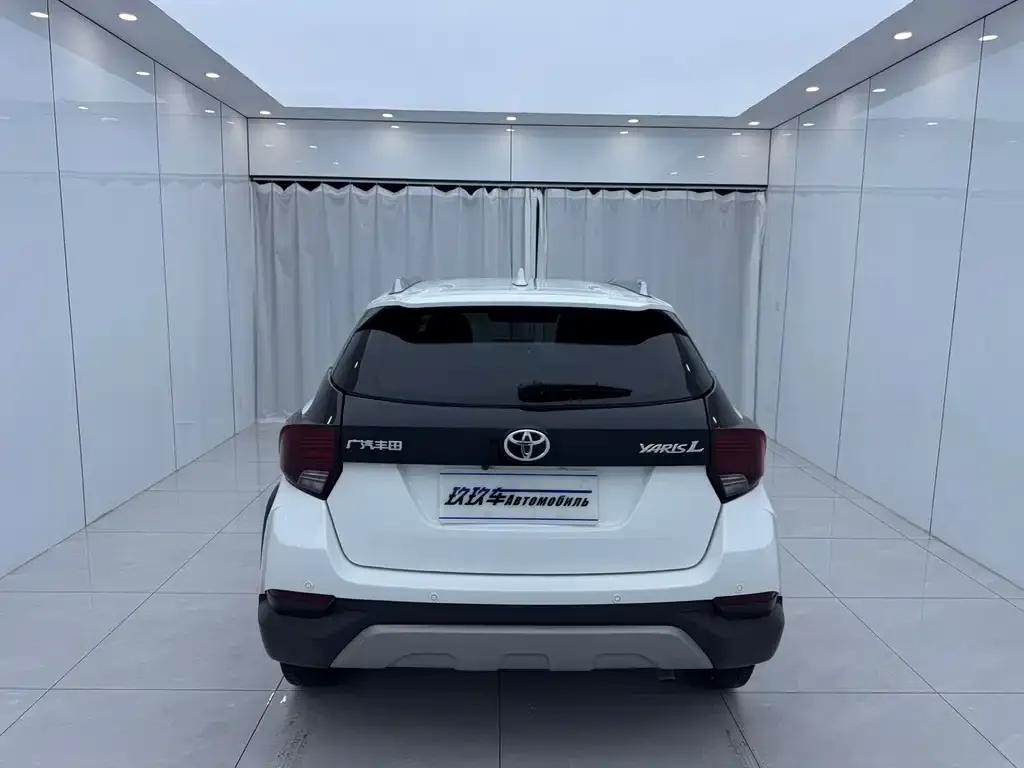 Toyota Yaris L — фото 6