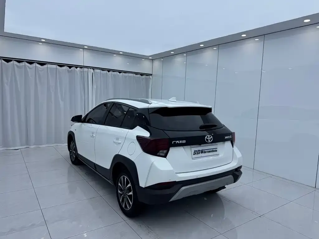 Toyota Yaris L — фото 8