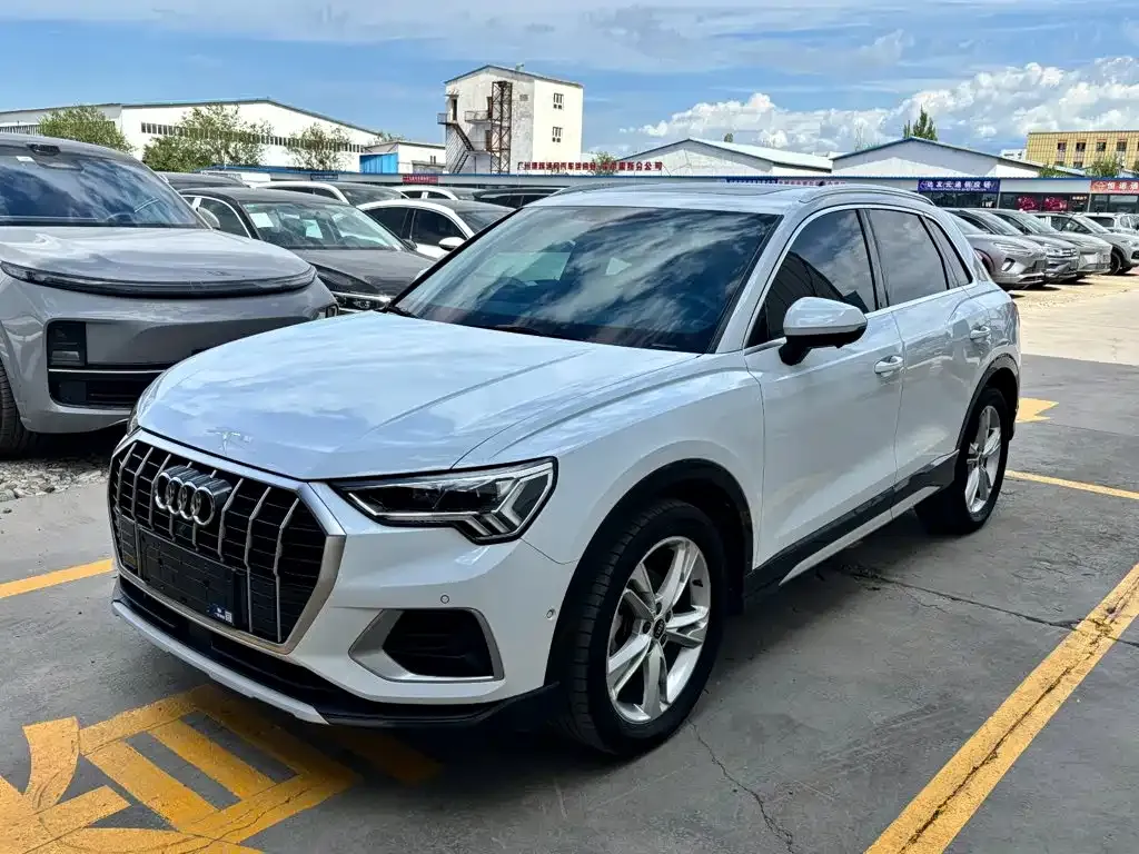 Audi Q3 — фото 1