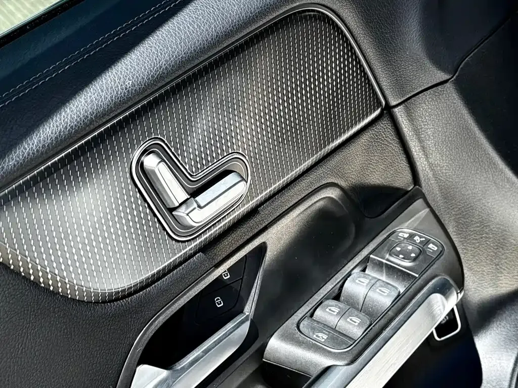 Mercedes-Benz GLB — фото 9