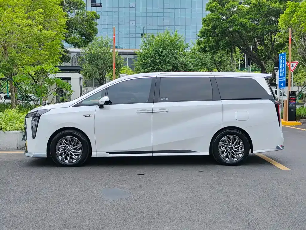 GAC Motor Trumpchi M8 — фото 2