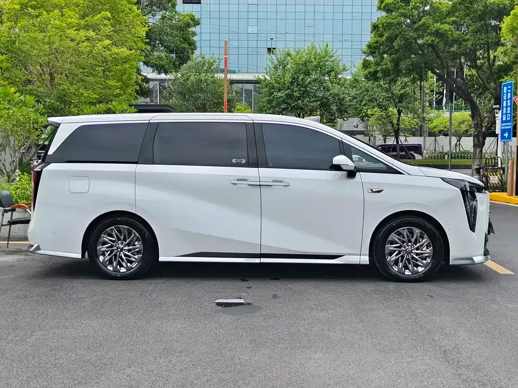 GAC Motor Trumpchi M8 — фото 8