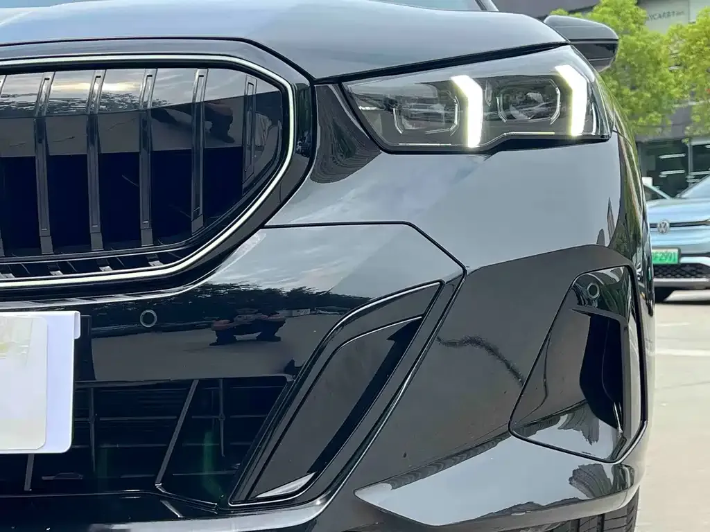 BMW 5 Series — фото 4