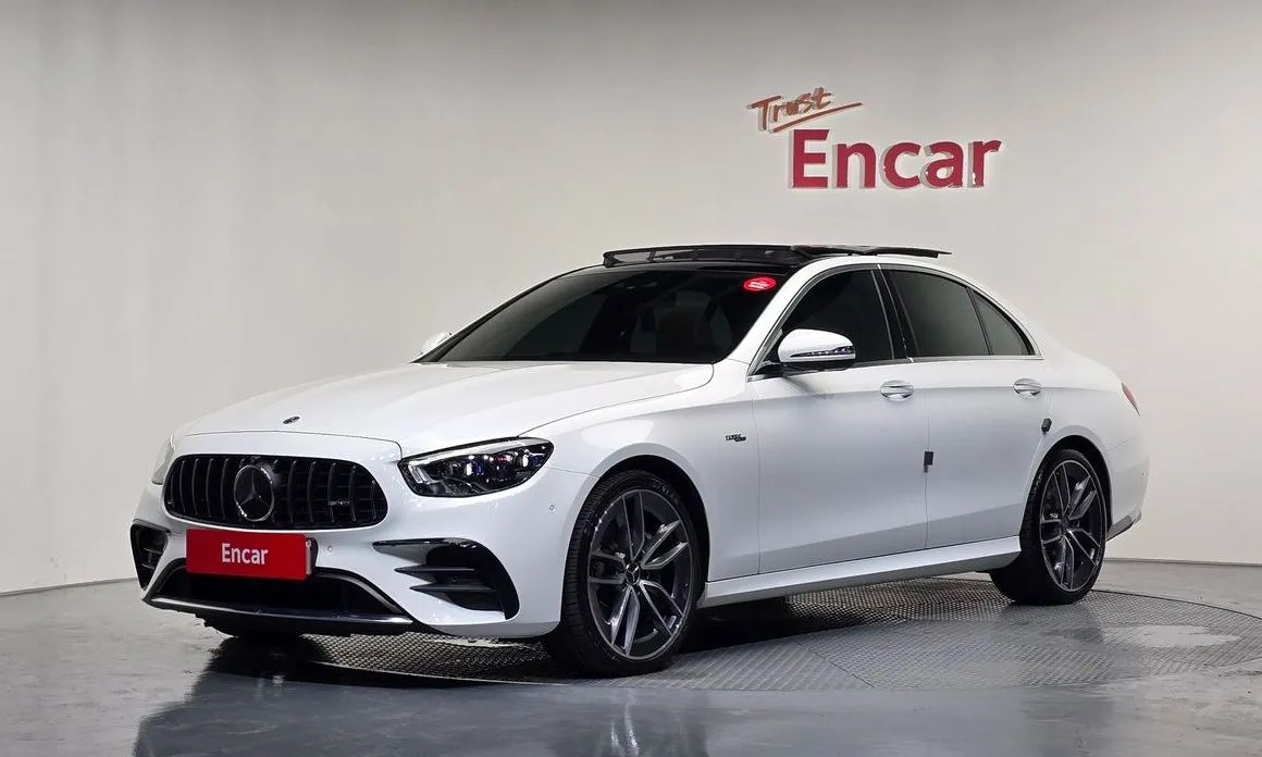 Mercedes-Benz E-Class — фото 1
