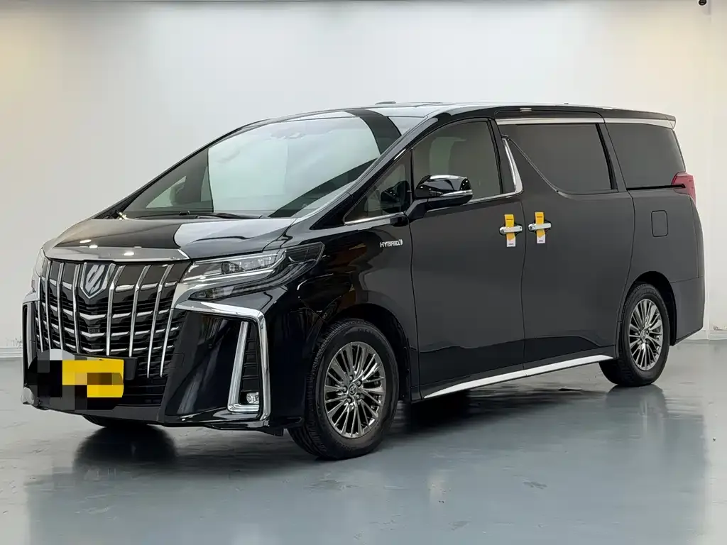 Toyota Alphard — фото 1