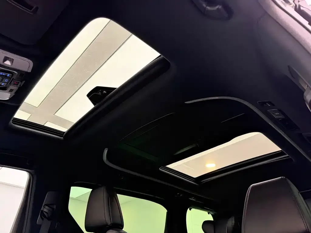 Toyota Alphard — фото 2