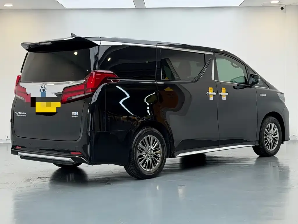 Toyota Alphard — фото 6