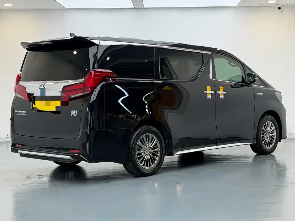 Toyota Alphard — фото 10