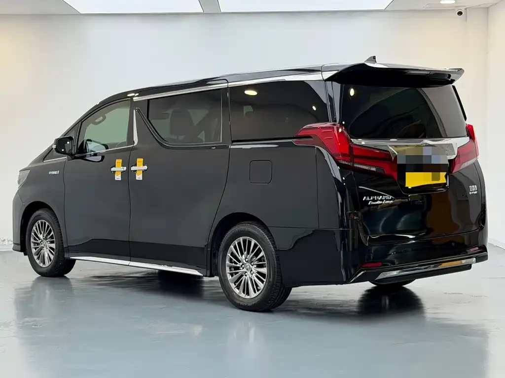 Toyota Alphard — фото 5