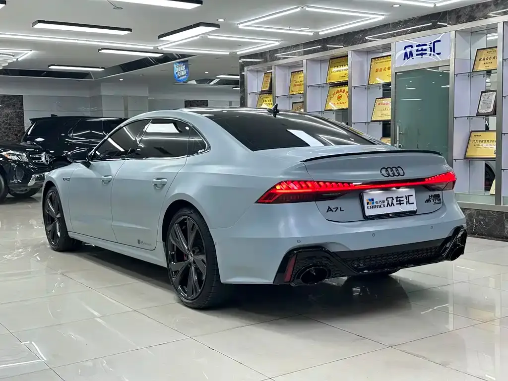 Audi A7L — фото 7