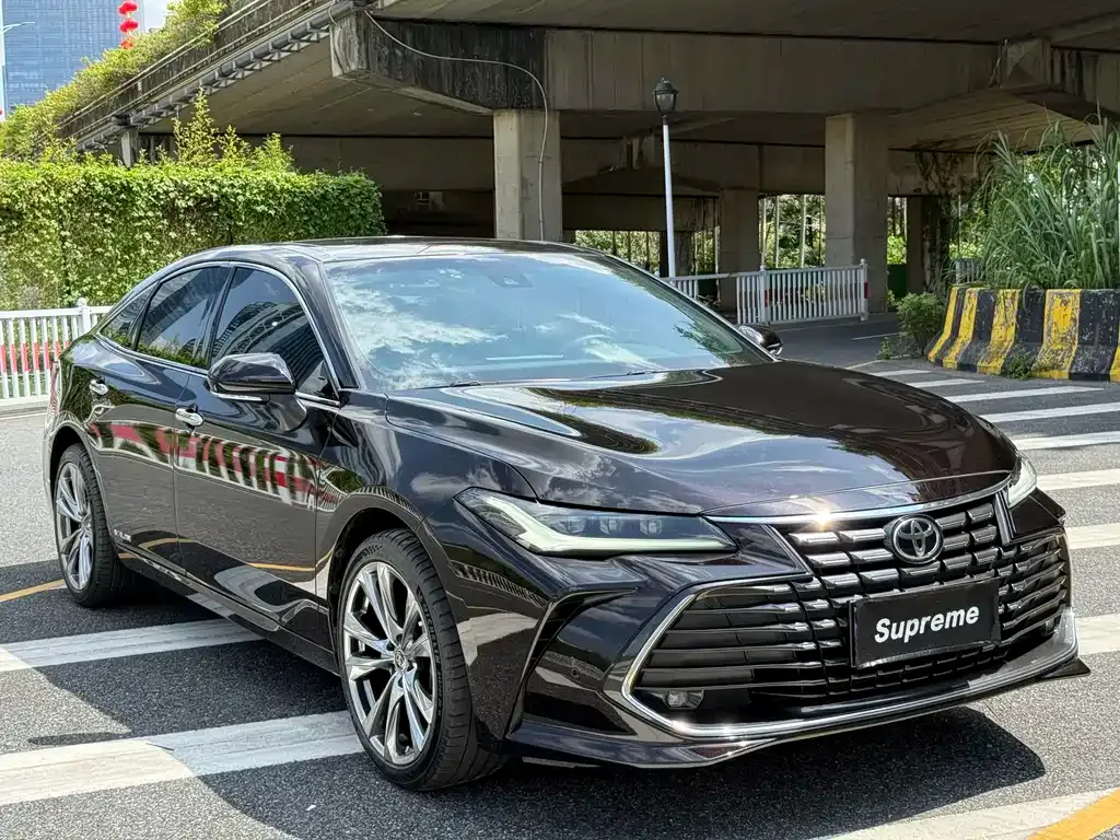 Toyota Avalon — фото 1