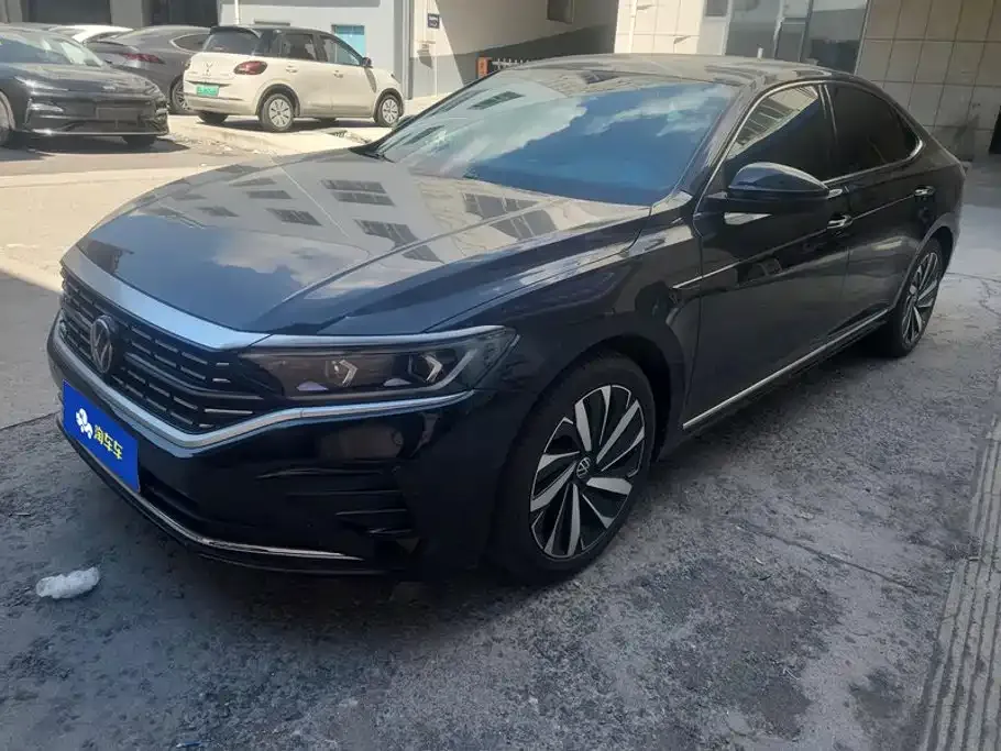 Volkswagen Passat — фото 1