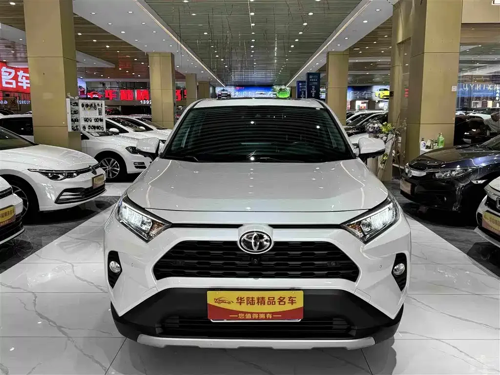 Toyota RAV4 — фото 7