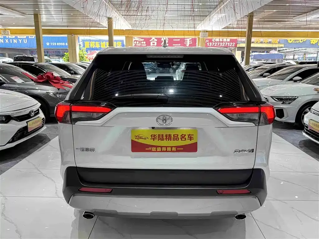 Toyota RAV4 — фото 10