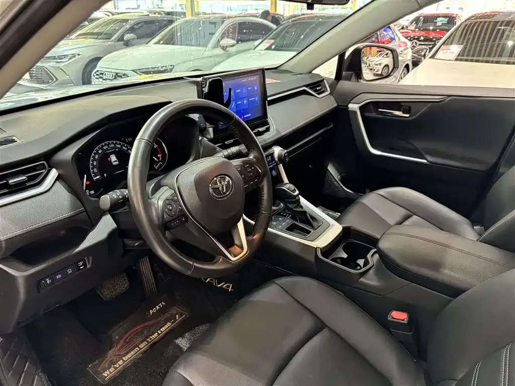 Toyota RAV4 — фото 5