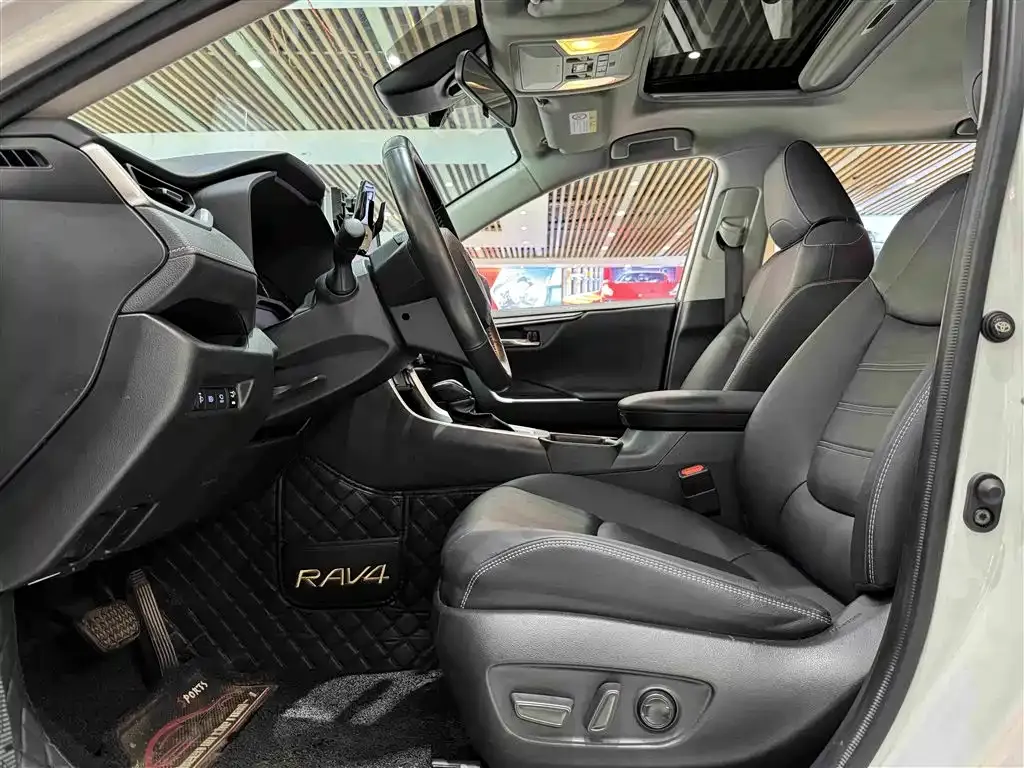 Toyota RAV4 — фото 2