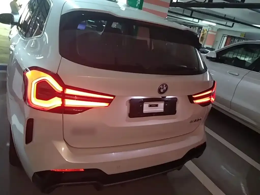 BMW iX3 — фото 9