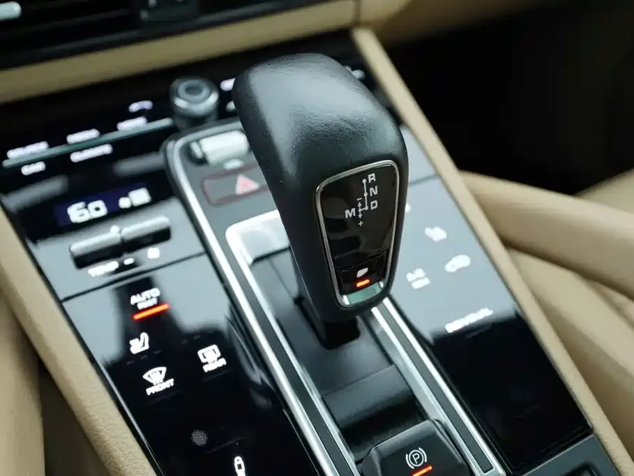 Porsche Cayenne Hybrid — фото 6