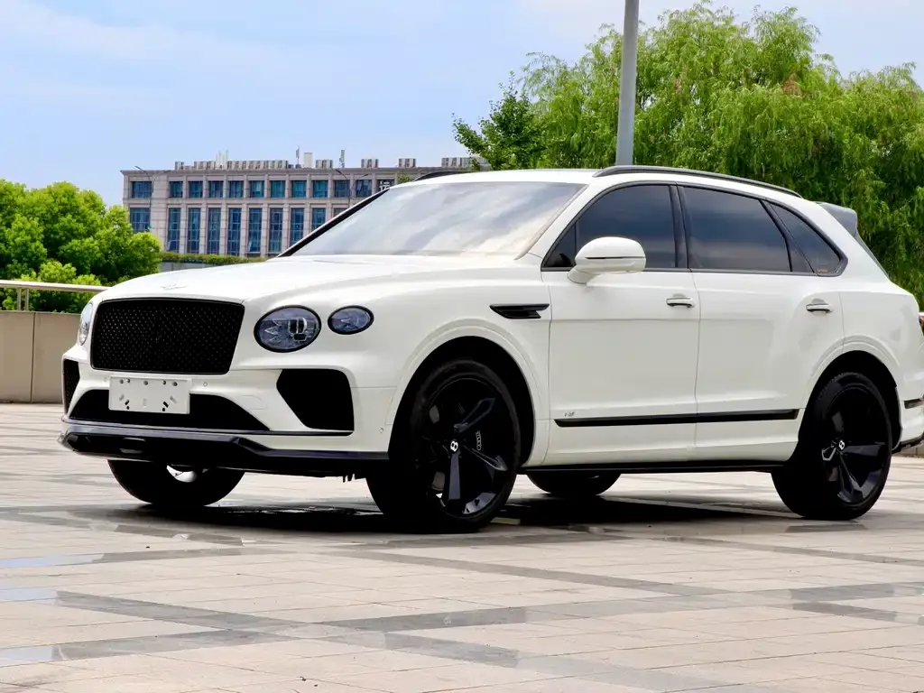 Bentley Bentayga — фото 1