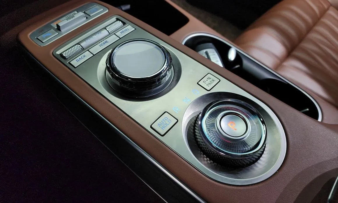 Genesis GV70 — фото 3